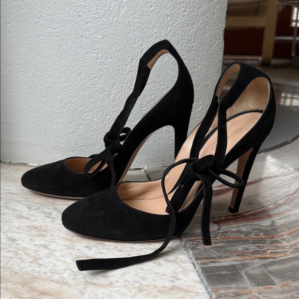 Gianvito Rossi Black Suede Lace-Up Heels Pumps Round Toe EU 37.5 100mm